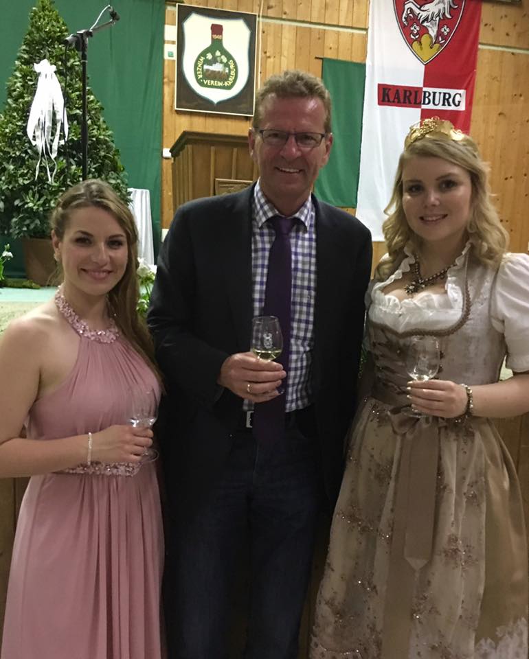 Krönung der Weinprinzessin in Karlburg